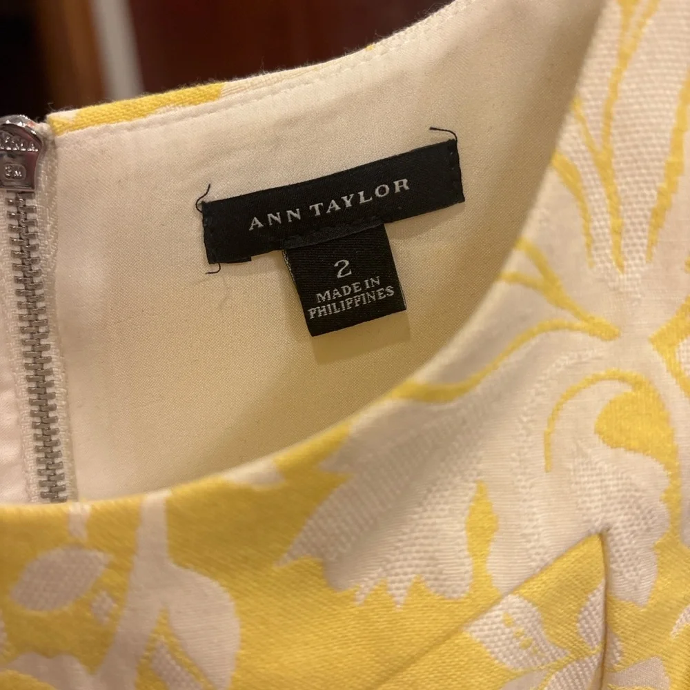 Ann Taylor Yellow White Floral Jacquard Sheath Dress Size 2 - Picture 4 of 4